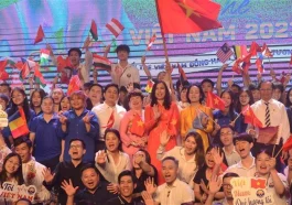 Diaspora Youth and Identity : Growing Up Vietnamese Abroad